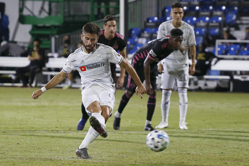 Rossi scores pair, LAFC gets revenge in 4-1 win over Seattle